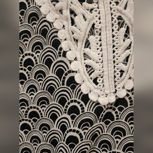 Talbots tunic blouse | black & white | Medium | embroidered - Picture 6 of 8